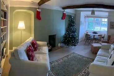 펜션 The White House Guest House