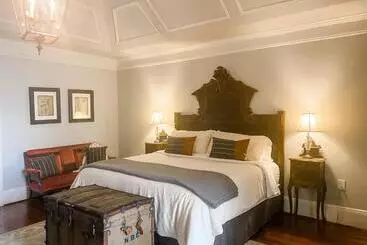 The Twelve Oaks Bed & Breakfast