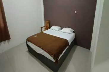 ホテル Oyo 92243 Fanilly Guest House Marabahan