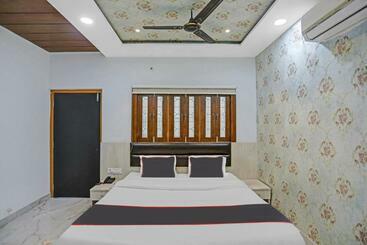 Collection O Hotel A Grand