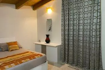 پانسیون Casa Ghirthalos