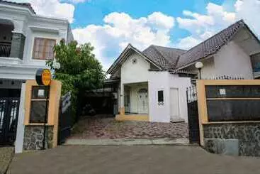 هاستل Homy House Semarang
