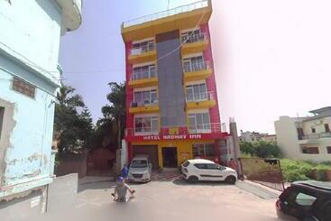 Hotel Madhav Inn