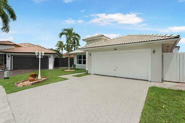 بنسيون Habitación Privada Dolphin Mall   Fiu