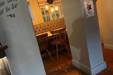 민박 The Crown Inn