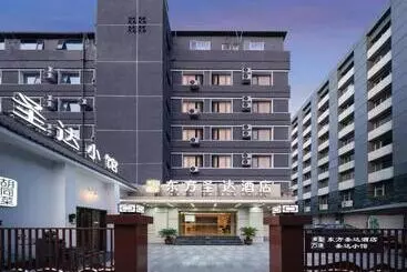 East Sacred Hotel  Very Near Beijing Tiananmen Square ,the Forbidden City,the Temple Of Heaven ,3 Mi