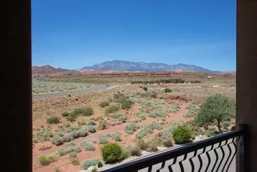 Hotel D13 Amazing Red Cliff View Third Floor 3 Bedroom Sunset View