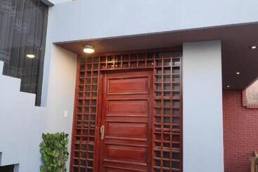 Pensió Flying House Hostel