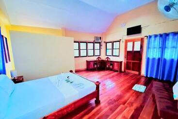 پانسیون La Familia Guest House