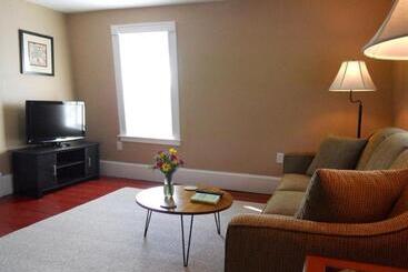 Bed and Breakfast Ballard House Inn