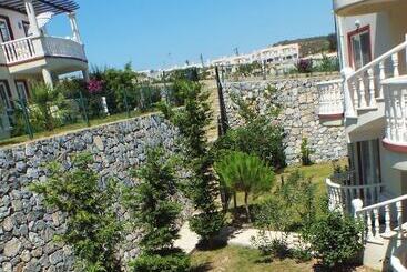 ツーリストアパートメント Lakeside Garden