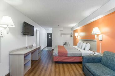 Motel 6 Lawrence, Ks