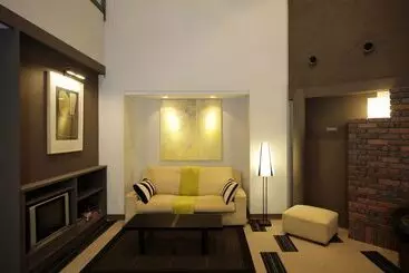 The Ridge Hotel & Apartments