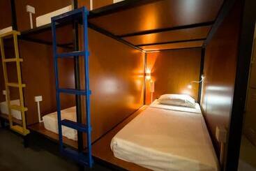 Капсульный Oтель Lost & Found Hostel Weligama