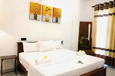 Kavin Beach Hotel Hikkaduwa