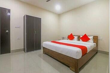 Hotell Adhikary Homestay