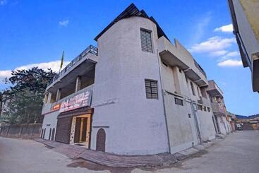 Hotel Oyo Flagship 80567  The Goldy Inn