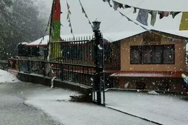 هتل Gombo Hideaway