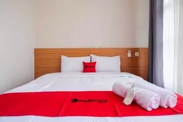 Hotel Reddoorz Syariah Near Universitas Tidar Magelang