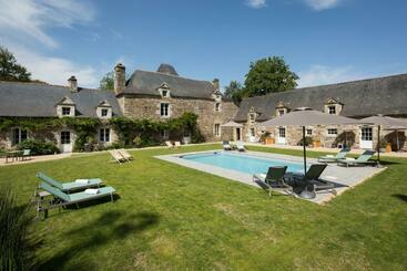 ベッドアンドブレックファースト Manoir Du Vau D Arz Gîtes Et Chambres D Hôtes Avec Piscine