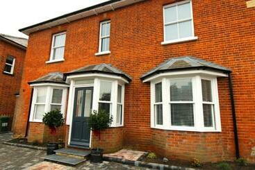 Aparthotel No 10 @short Stays