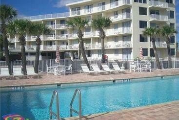 Huoneistohotelli Ocean View Renovated Condo With Pool   Daytona Beach