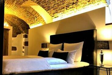 Sweet Home Apartments