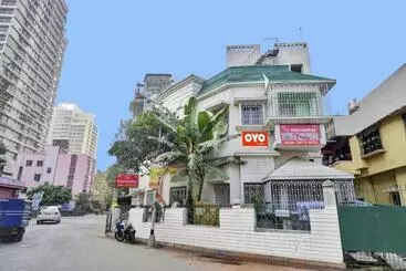Otel Flagship R A Homestay Near Acropolis Mall