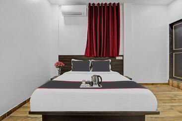 Collection O Hotel Sairaj Lodging & Boarding