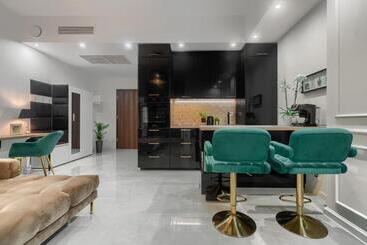 هتل آپارتمان Hanza Tower 5 Stars