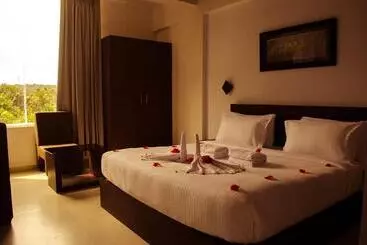 Otel Leela Backwater Inn