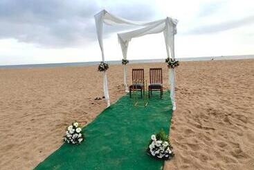 هتل Leela Backwater Inn