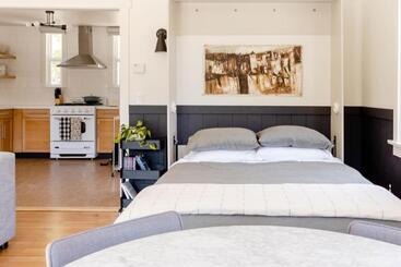 Wild Hair Studio Stylish Farm Stay W Ev Charger