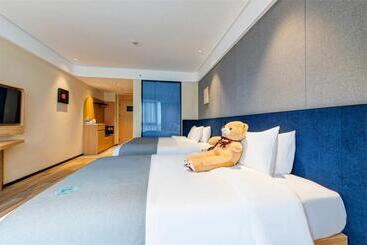 Lanou Hotel Zigong Yantan Longhu Food Plaza