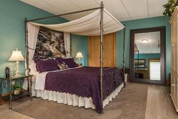 住宿加早餐  Inn At Wawanissee Point