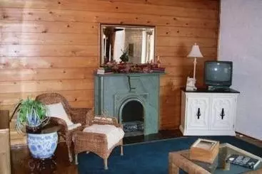 민박 The Rivers Edge Executive Suites