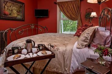 The Gibson Mansion Bed And Breakfast