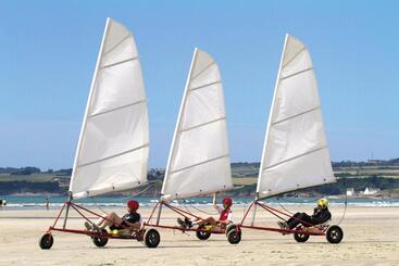 ホテル Hôtel Morgat Le Grand Hôtel De La Mer