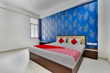 בית מלון כפרי Oyo 90099  Grand Beach