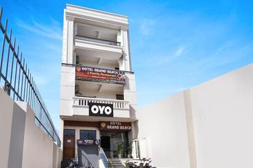 Hotel Oyo 90099 Grand Beach