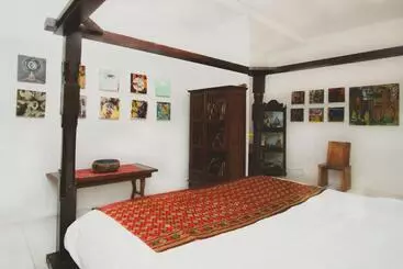 Majatalo Rumah Paros & Gallery