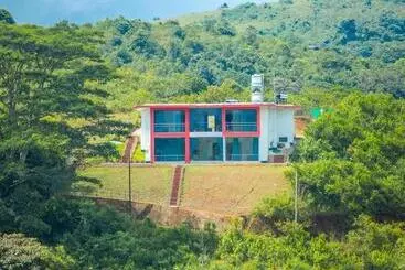 Resort Otel Hidden Valley Hill View Cottage Vagamon By Voye Homes