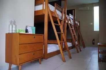 Majatalo Escape Bajo