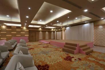 هتل Ymca International Centre