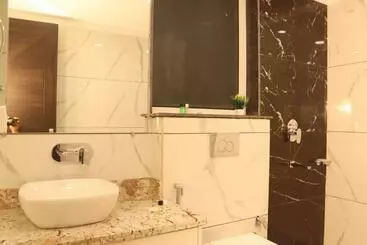 Green Hotel   Behind Parmarth Niketan