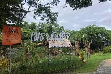 Metha Country View Homestay Singburi