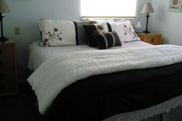 Bed and Breakfast Miller Tree Inn