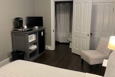 Captain Wohlt Inn Bed & Breakfast