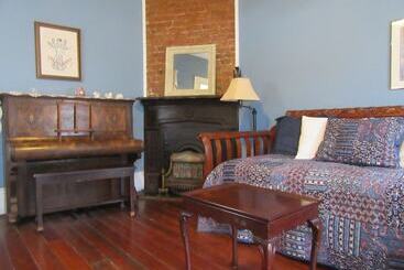 Garden District Bed And Breakfast