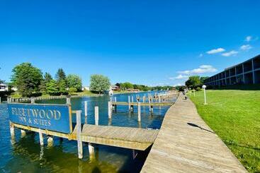 فندق Fleetwood Inn & Suites